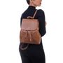 mochila-feminina-couro-whisky-1.jpg