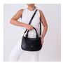 10713-b25185-bolsa-feminina-tiracolo-couro-baby-preta-pt2.jpg